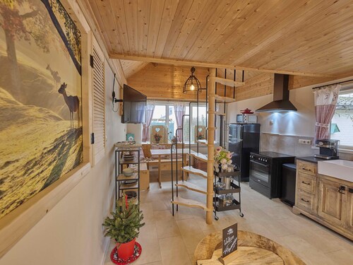 Cosy house with private terrace and hot tub