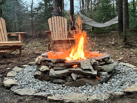 Parco della struttura. Glamping at Maine Water Buffalo Farm