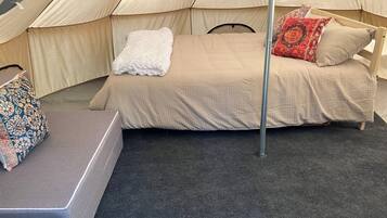 1 bedroom, desk, bed sheets