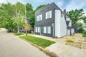 Exterior - Walkable Barberton Apartment: 9 Mi to Akron! (Barberton)