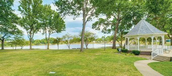 Walkable Barberton Apartment: 9 Mi to Akron!