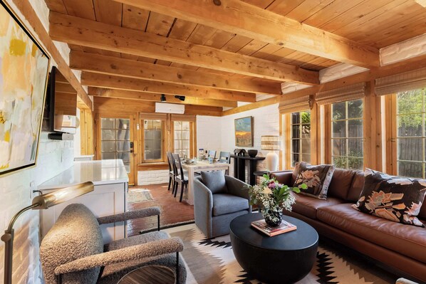 Smart TV, fireplace - Puerta de India - Monthly Rental, Kiva Fireplace (Santa Fe)