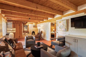 Smart TV, fireplace - Puerta de India - Monthly Rental, Kiva Fireplace (Santa Fe)