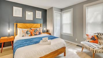 3 bedrooms, desk, iron/ironing board, Internet