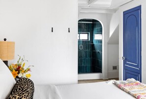3 Schlafzimmer, Schreibtisch, Bügeleisen/Bügelbrett, Reisekinderbett