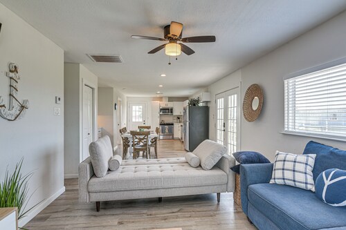 Walk to Sand: Surfside Beach Getaway w/ Deck