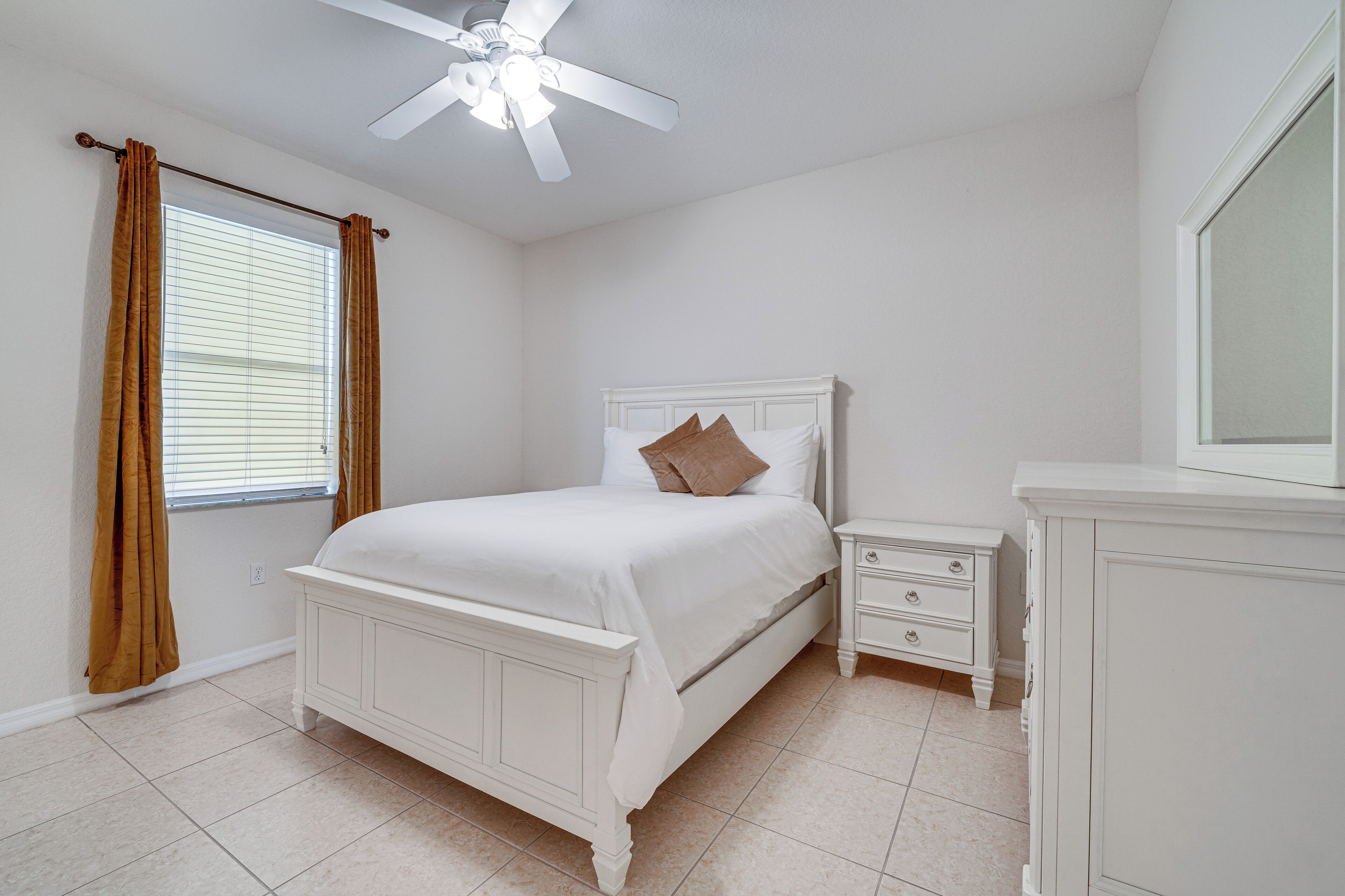 Bedroom 3 | Queen Bed | Walk-In Closet