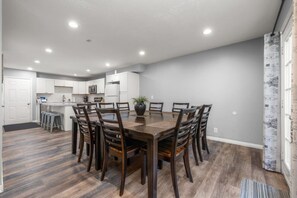 Dining - Oak Ridge Retreat | Hot Tub | Grill | Spacious (Cottonwood Heights)