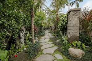 Garden - Uddhara Ubud Villa (Ubud)
