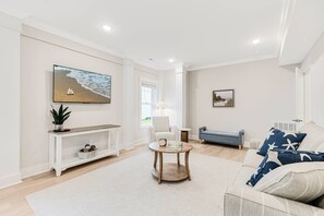 Unclassified image, 5 of 46, button