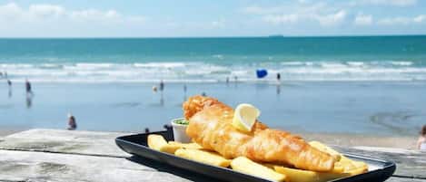 شاطئ