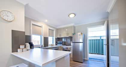 Lilly Pilly Lodge - Close to Zoo, 3 Mins to CBD