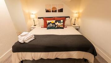 2 Schlafzimmer, Schreibtisch, Bügeleisen/Bügelbrett, WLAN