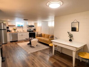 Interior - Spacious 2BR Garden Suite in Denver Highlands (Denver)