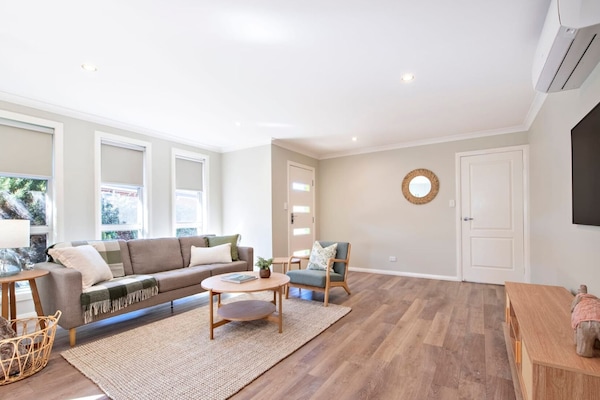 Grevillea Court | Close to Zoo, Firepit & BBQ