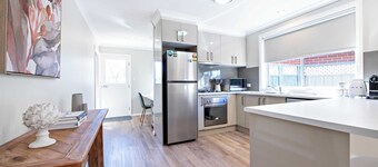 Grevillea Court - Close to Zoo, Firepit & BBQ