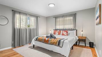 4 bedrooms, iron/ironing board, free WiFi, bed sheets