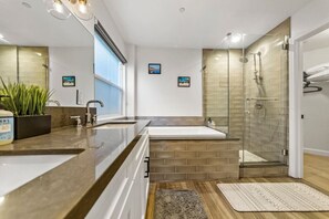 Hair dryer, towels - Hillside Views | 4 Bed | 3 Balconies | Silver Lake (Los Angeles)