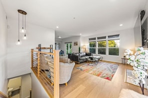 TV, fireplace - Hillside Views | 4 Bed | 3 Balconies | Silver Lake (Los Angeles)