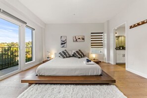 4 bedrooms, desk, iron/ironing board, travel crib - Hillside Views | 4 Bed | 3 Balconies | Silver Lake (Los Angeles)