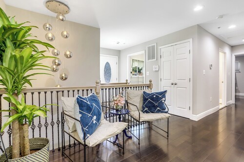 4-bedroom house in awesome Temple Hills with AC, WiFi. Enjoy your stay