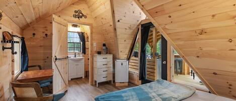 1 bedroom, bed sheets