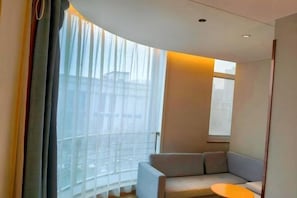 Room - Vienna International Hotel (Xi'an Bell and Drum Tower Ximen Airport Bus) (Xi'an)