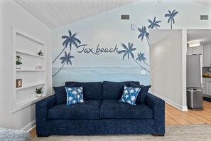 Tv, tv-spel, ett bordtennisbord och en stereo