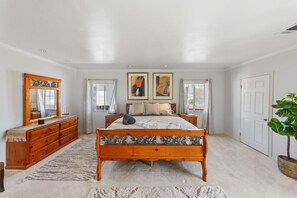 3 slaapkamers, een bureau, een strijkplank/strijkijzer, wifi