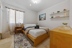 3 Schlafzimmer, Schreibtisch, Bügeleisen/Bügelbrett, WLAN