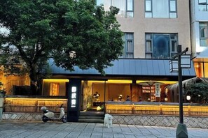 المنشأة من الخارج