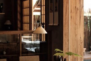 المنشأة من الداخل