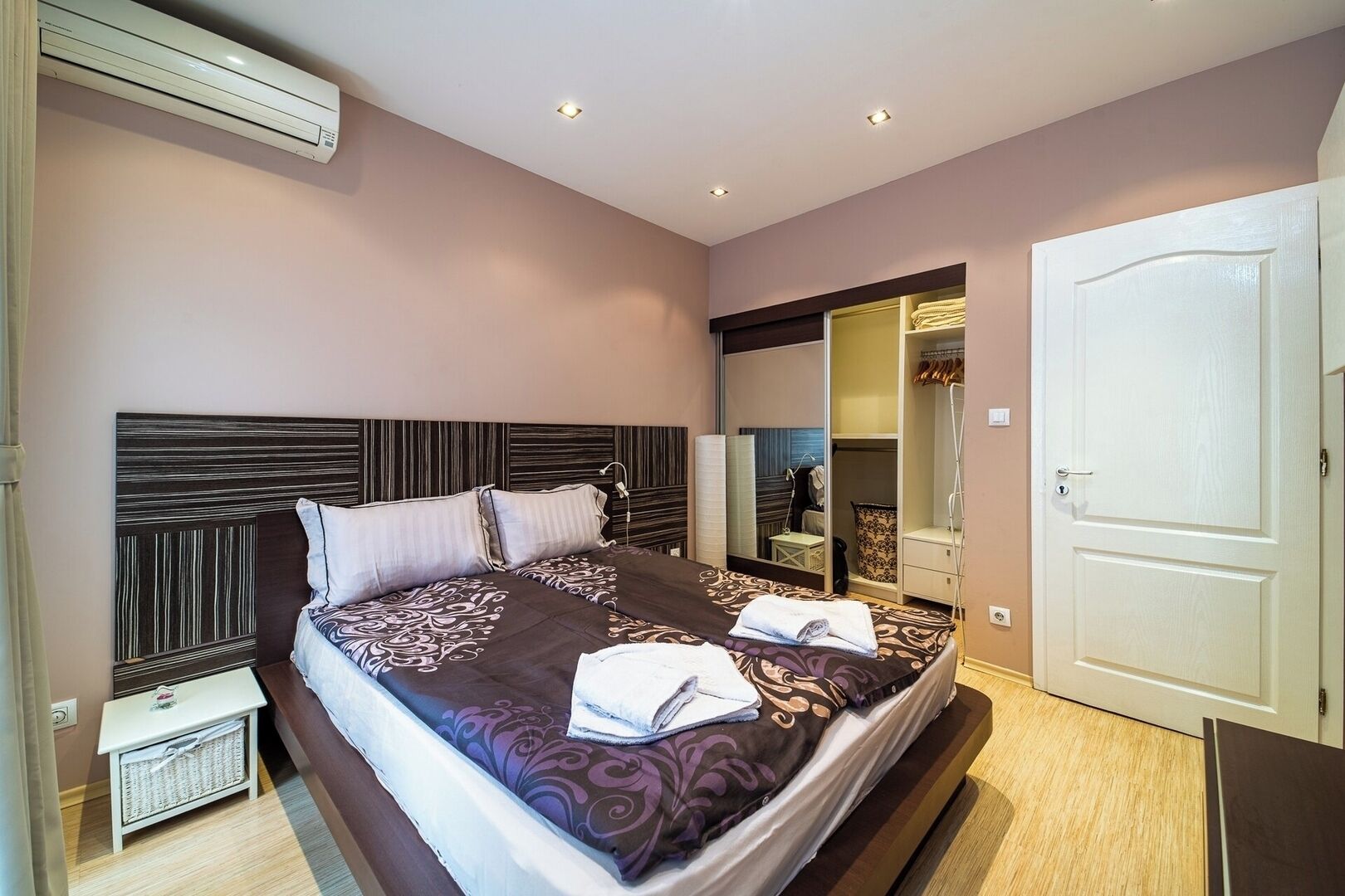 2 chambres, fer et planche à repasser, Wi-Fi, draps fournis