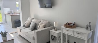 3 Bed House - Sleeps 6 - Pets - Garden - Parking