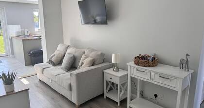 3 Bed House - Sleeps 6 - Pets - Garden - Parking