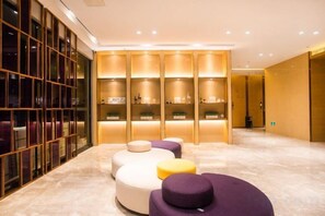 A modern interior with seating areas and a reception desk. - Lavande Hotels(Shenzhen Fanshen Metro Station&Wanda Plaza ) (Shenzhen)