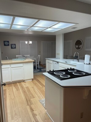 Microwave, oven, stovetop, dishwasher - Elegant 3 bedroom 2 bathroom home on three golf courses 1 mile from the beach. (Nipomo)