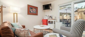 #StayinMyDistrict Sellwood Coco Rose Retreat