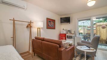 Strykejern/-brett, reiseseng for barn, wi-fi og sengetøy