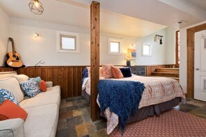 办公桌、熨斗/熨衣板、旅行婴儿床、WiFi