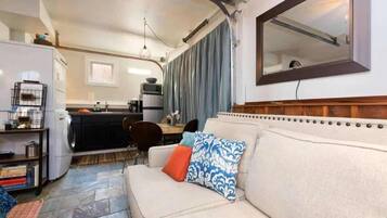 TV, caminetto, studio