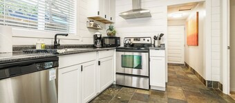 #StayinMyDistrict Historical Hyde Park Bungalow