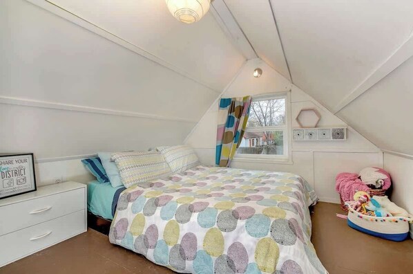 2 habitaciones, tabla de planchar con plancha, wifi y ropa de cama 