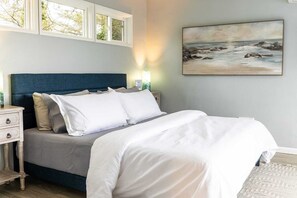 3 slaapkamers, een bureau, een strijkplank/strijkijzer, reisbedje