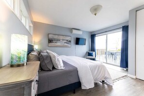3 bedrooms, desk, iron/ironing board, travel cot