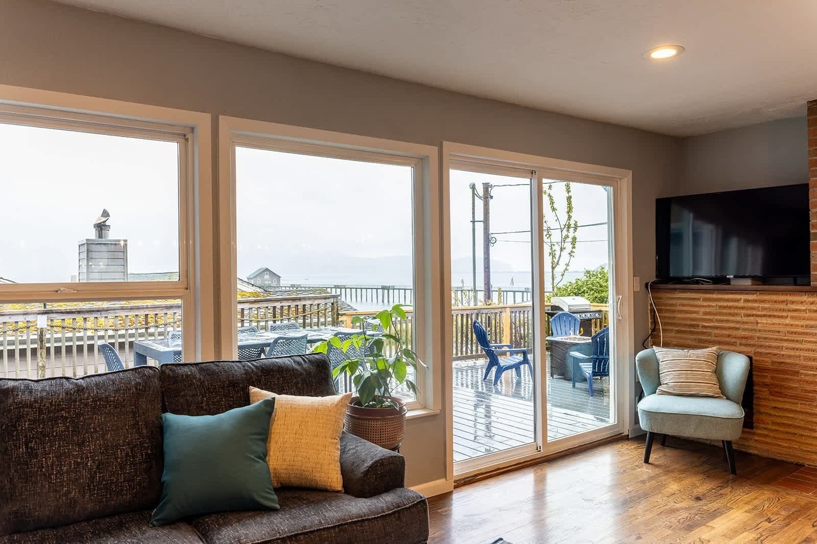 TV, fireplace, offices