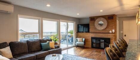 Fernseher, Kamin, Arbeitsbereiche