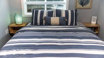 3 bedrooms, desk, iron/ironing board, travel crib