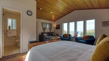 Iron/ironing board, travel crib, WiFi, bed sheets