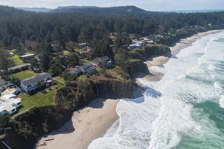 Beach nearby. #StayinMyDistrict Cape Arago Studio Suite